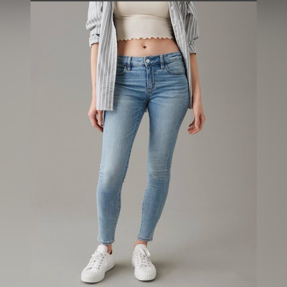 American Eagle Light Blue  Super Stretch  Super Low Rise Skinny Jeggings 8R